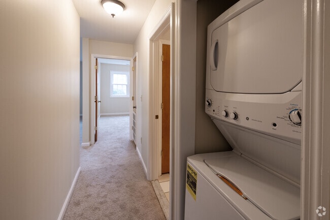B3 Floor Plan - 2BR, 1.5BA - 1049SF - In-unit Laundry - Dutch Village Apartments