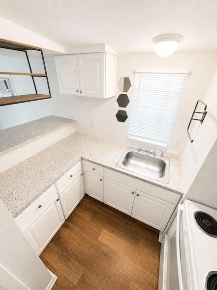 Photo - 5400 Harmon Ave