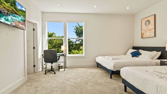 Photo - 1733 N Fitzhugh Ave Unit ID1226736P