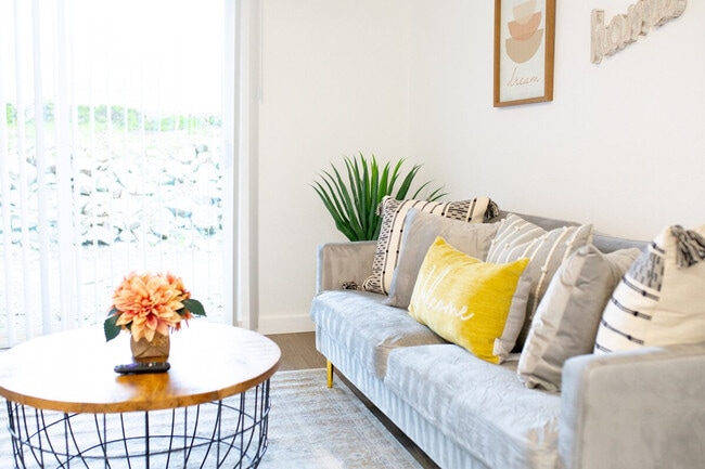 Building Photo - 620 S Cedar St Unit ID1296541P