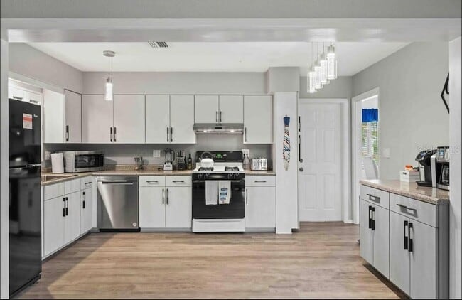 Photo - 2831 Post Rd