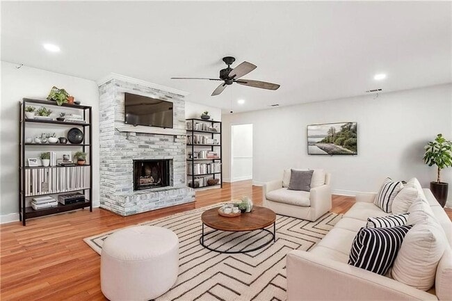 Photo - 290 W Essex Dr
