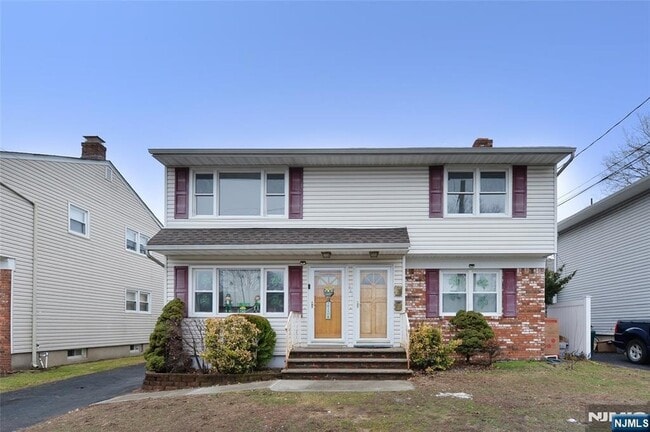 Building Photo - 421 Leonhardt Dr