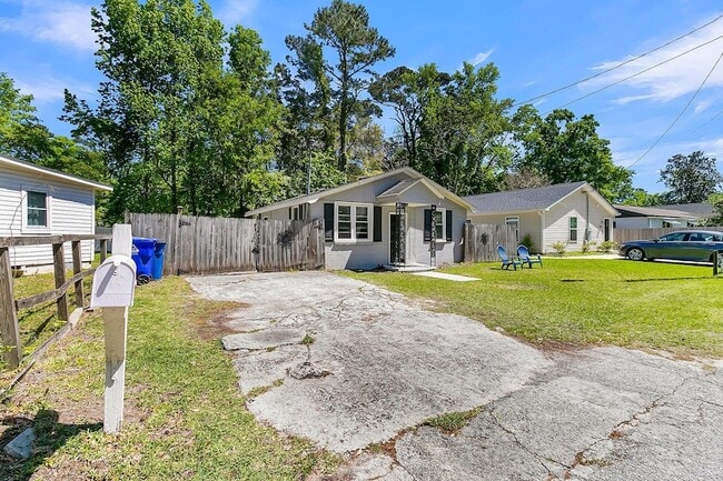 Photo - 1442 Agatha St