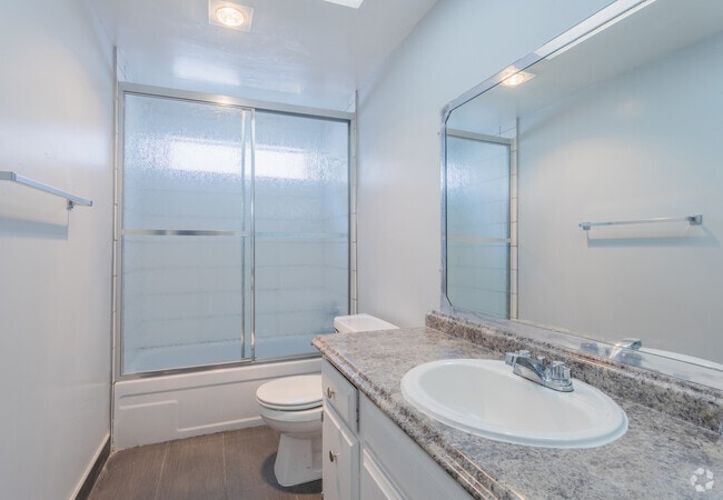 Photo - Del Coronado Apartments