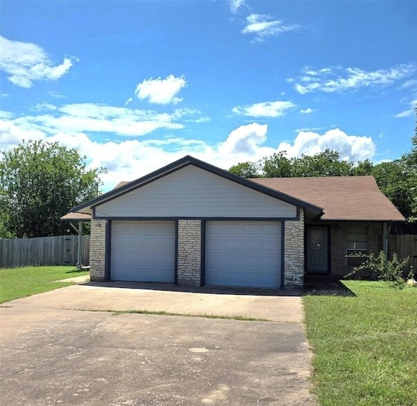 Building Photo - 15208 Spring Hill Ln Unit B