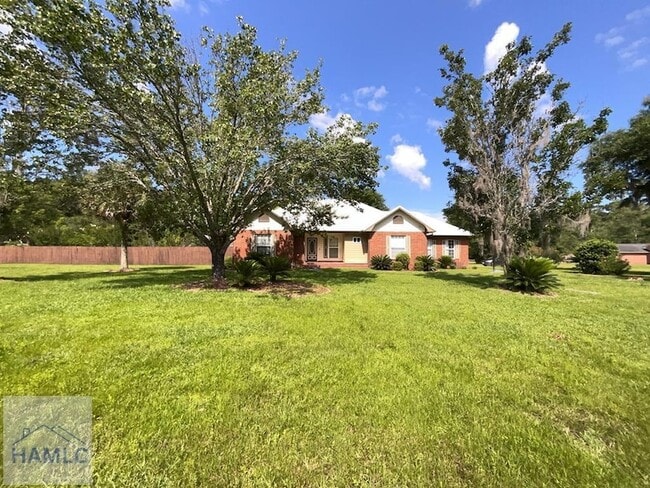 Building Photo - 380 Tremain Dr