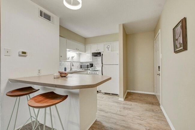 Photo - 803 W 28th St Unit 103