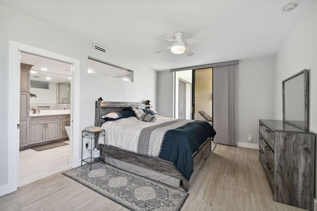 Photo - 1922 Harbourside Dr Unit SI FL1-ID1590867P