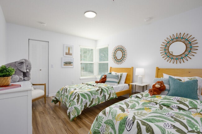 3BR, 2BA - 1150SF - Emerald Grove