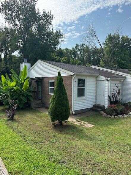 Building Photo - 4630 Woodside Dr