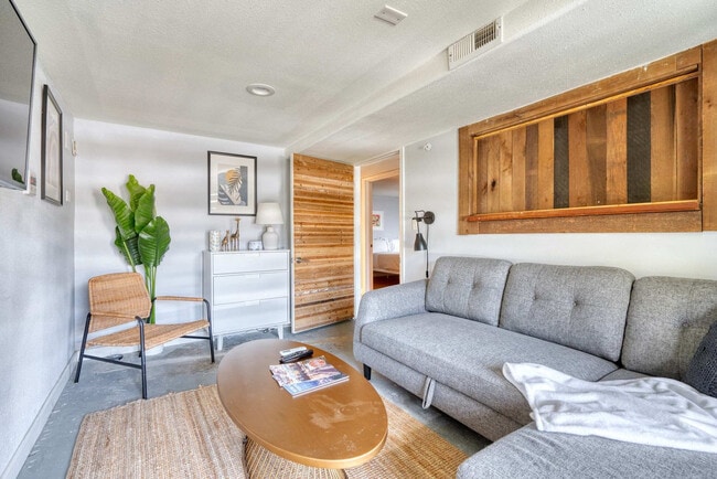 Building Photo - 1616 NW Northrup St Unit ID1309829P