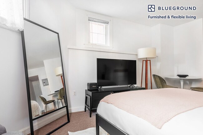 Photo - 11 Hereford St Unit FL0-ID557