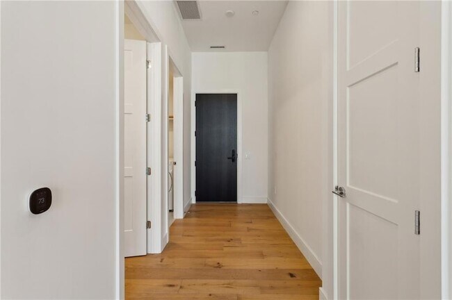 Photo - 2425 Peachtree Rd NE Unit 403