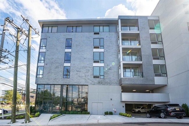 Building Photo - 8621 River Rd Unit 3D