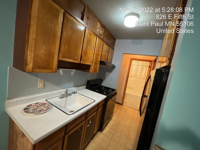 Photo - 826 5th St E