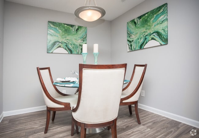 2BR, 2BA - 1,155 SF - Emerge Oakcrest