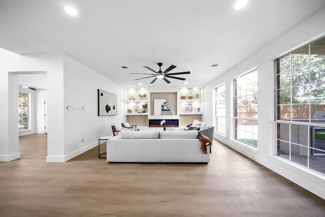 Photo - 7505 Larchmont Dr