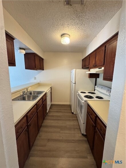 Photo - 203 Versailles St