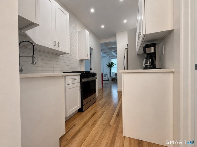 Photo - 492 Lombard St