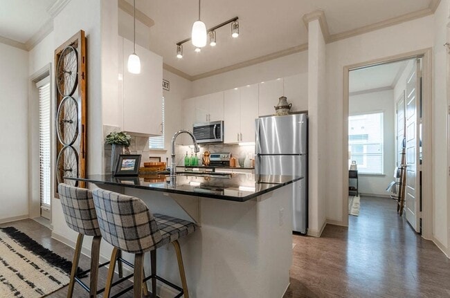 Building Photo - Berkshire Creekside