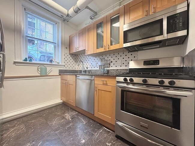 Building Photo - 139 Beaconsfield Rd Unit 1-B