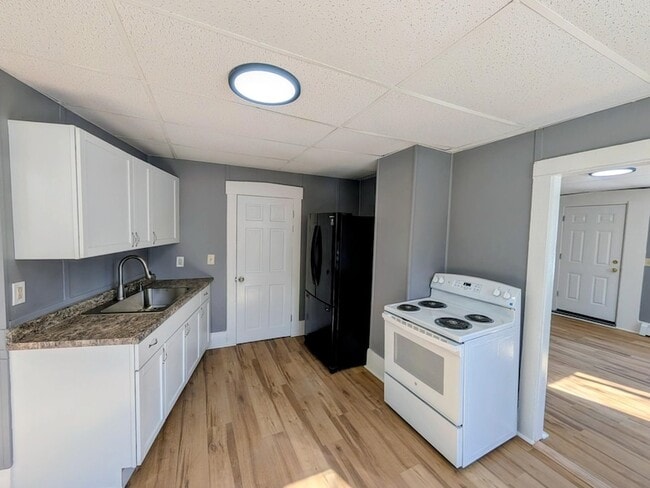 Building Photo - 13-15-15 Walnut St Unit 1