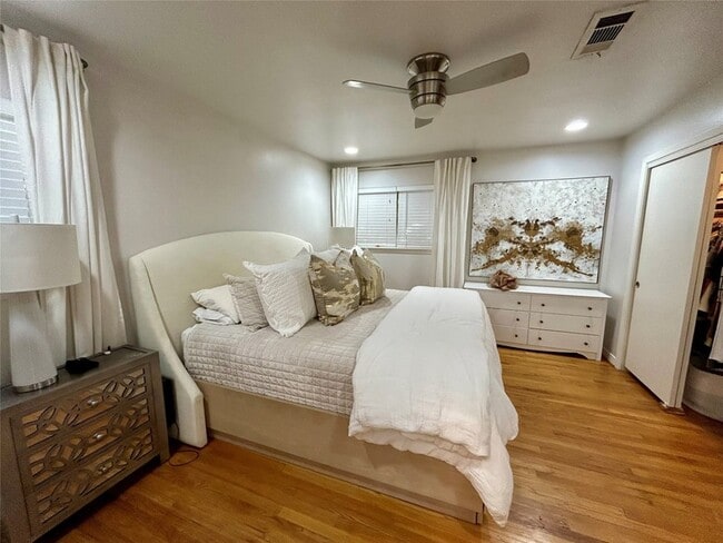 Photo - 9914 Larston St