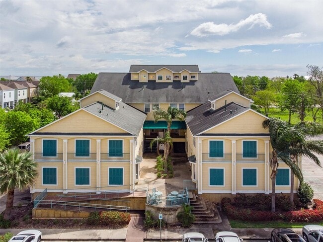 Building Photo - 811 Bradford Ave Unit 5