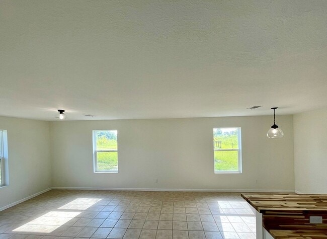 Photo - 11490 NE 30th St