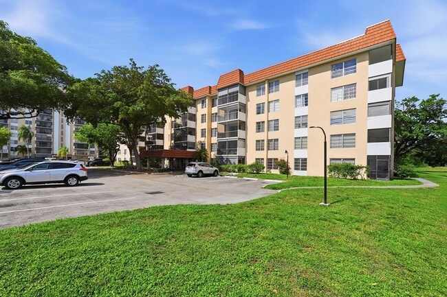 Photo - 4158 Inverrary Dr Unit 511