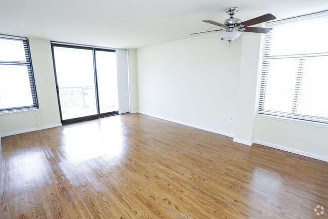 Living Room - Royal Mace Apartments