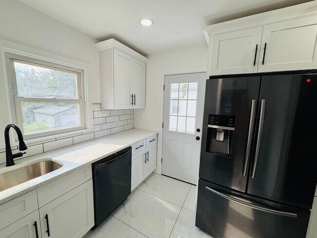 Photo - 72 Singworth St