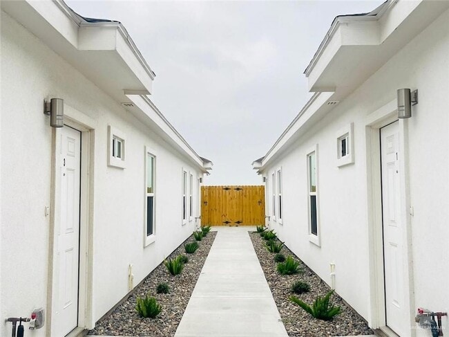 Photo - 3400 Ventura Ave Unit 3