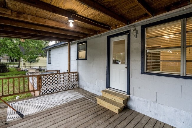 Photo - 503 Carrell St