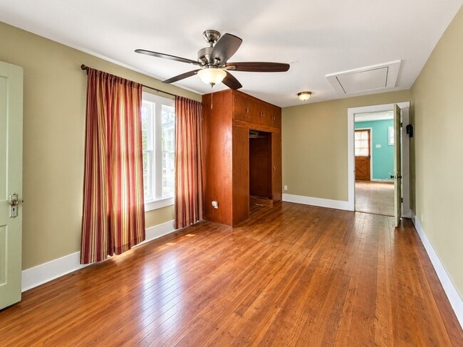 Photo - 104 Flowers St