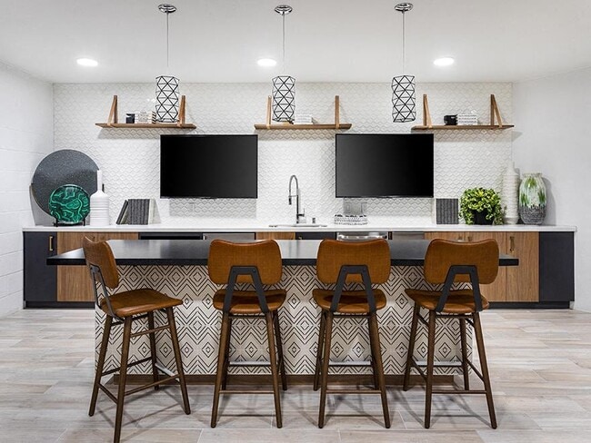 Building Photo - 7403