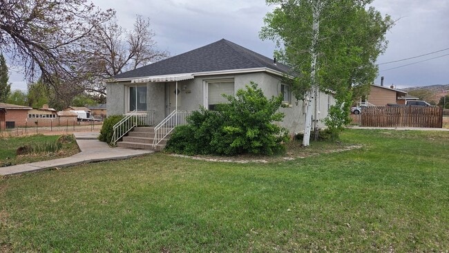 Building Photo - 208 S 400 W