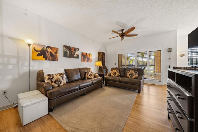 Building Photo - 3019 Alcazar Pl Unit 107