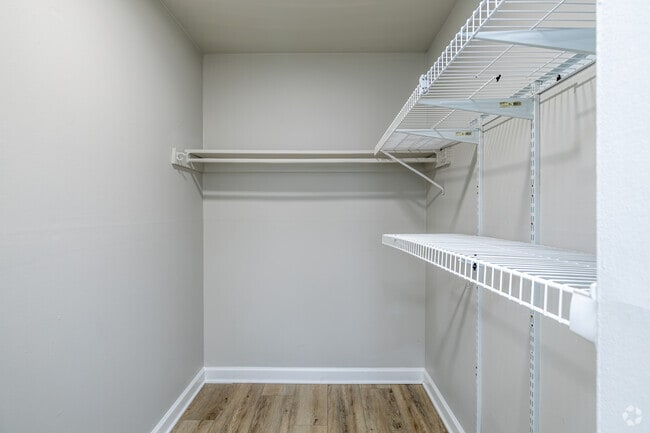 1BR, 1BA - 713SF - Walk-in Closet - Warrington Crossings