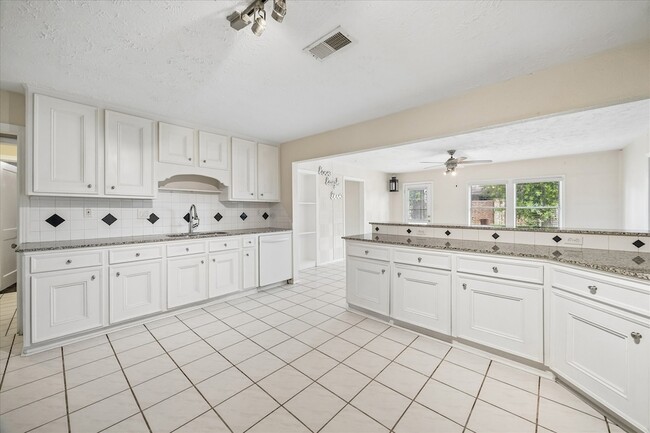 Photo - 6621 Westview Dr