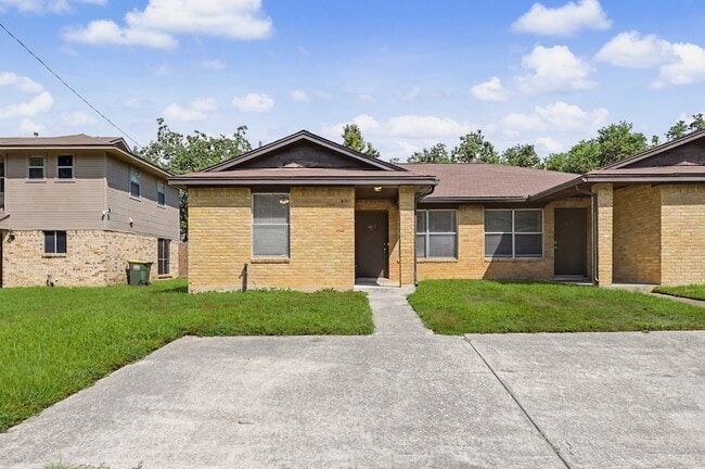 Building Photo - 1605 Hazelwood St Unit B