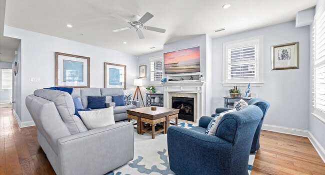 Photo - 701 E 8th St Unit ID1377379P