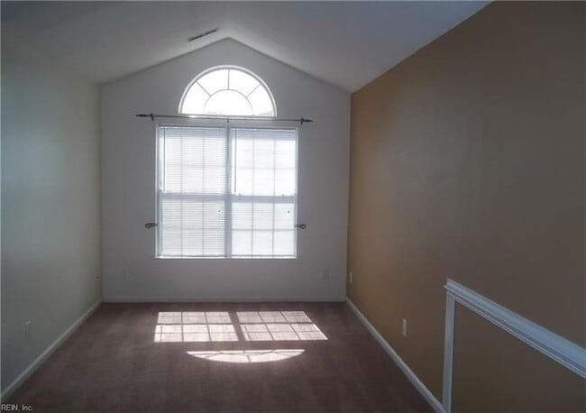 Photo - 400 Adkins Arch