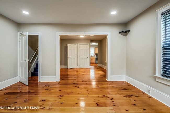 Photo - 703 Scott St