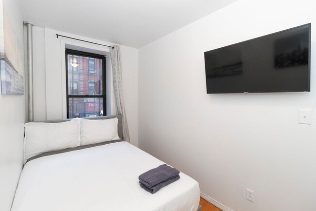 Photo - 329 E 94th St Unit SI ID1032072P