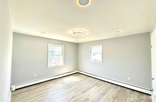 Photo - 35 Fiat Ave