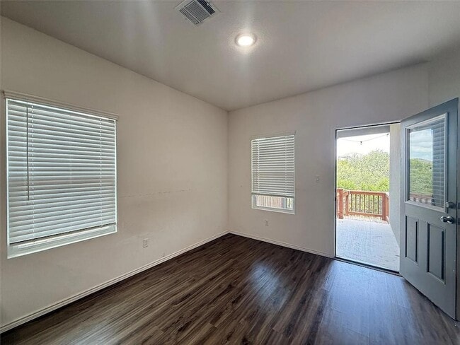 Photo - 1216 Blackhaw Ln