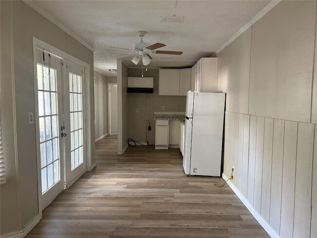Photo - 910 Queenswood St