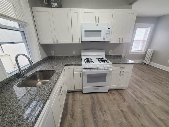 Building Photo - 738 Washington St Unit 29